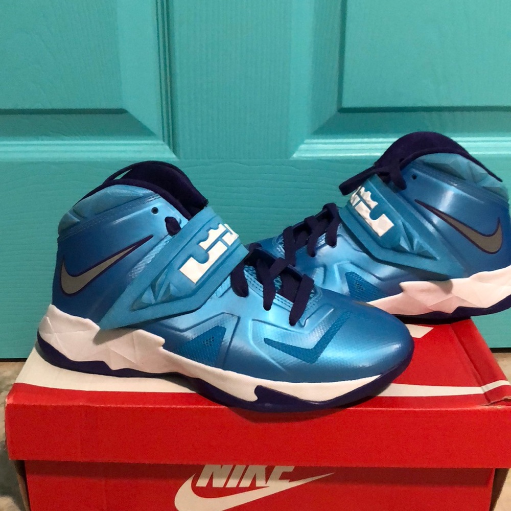 Nike Lebron Soldier VII